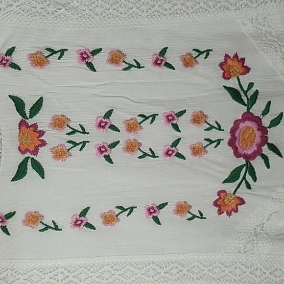 Blue Rain Francesca's Women's Ivory embroidered dress in size XS 100% Rayon - Picture 2 of 8